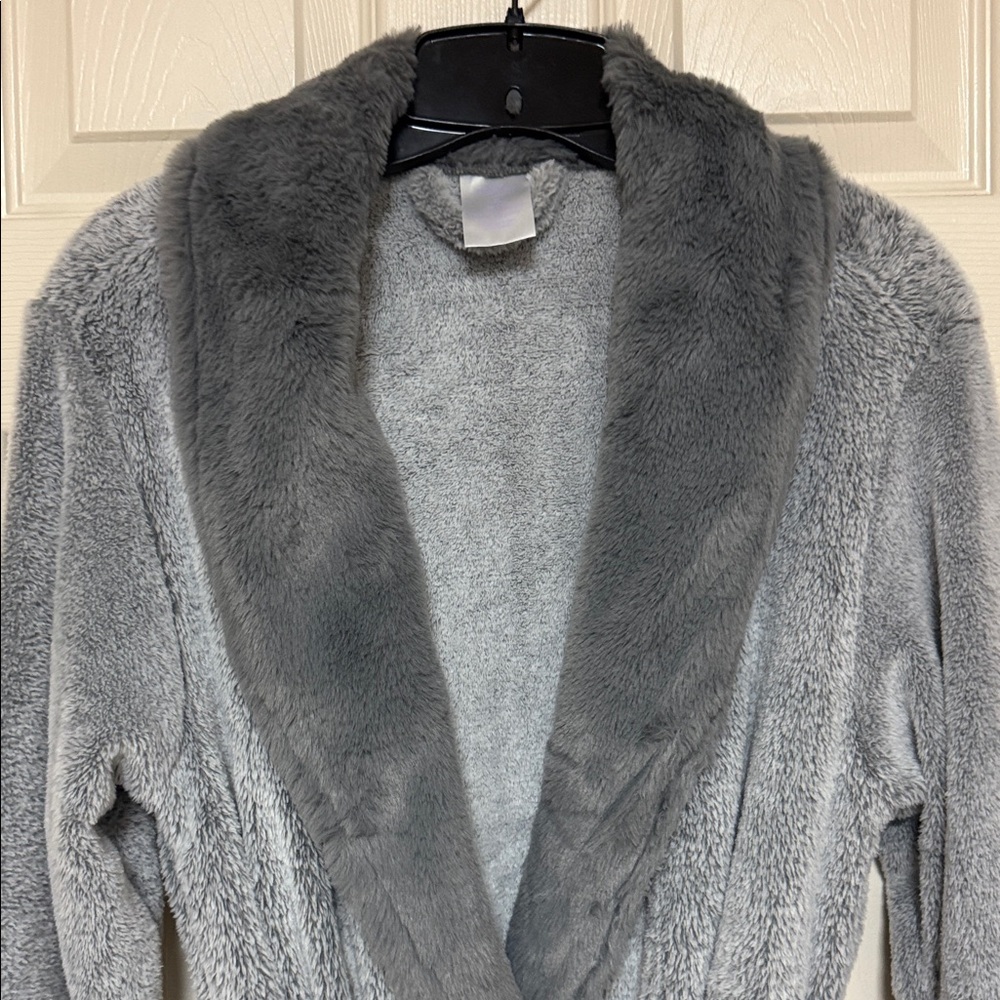 Secret Treasures Soft Gray Robe - Picture 5 of 12